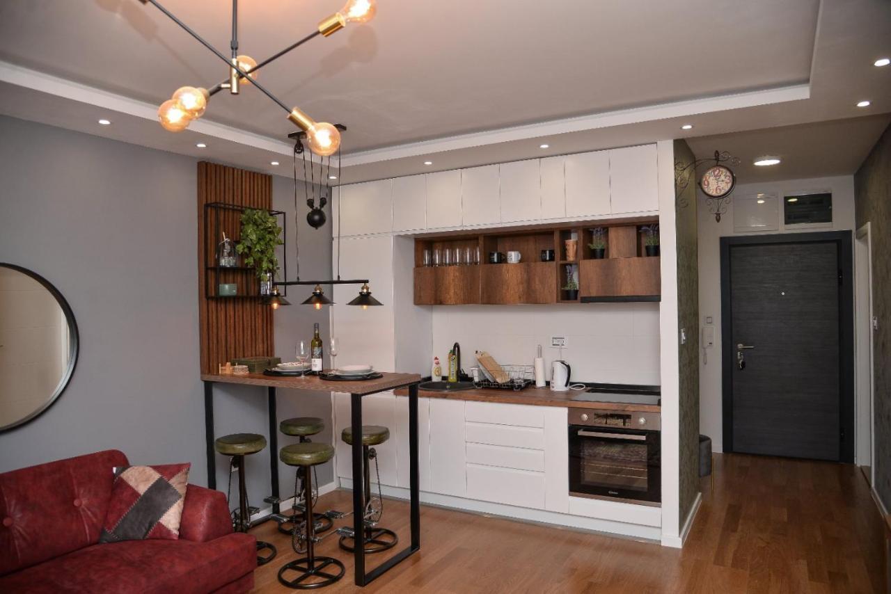 Mirror Apartment With Private Parking Novi Sad Exterior foto