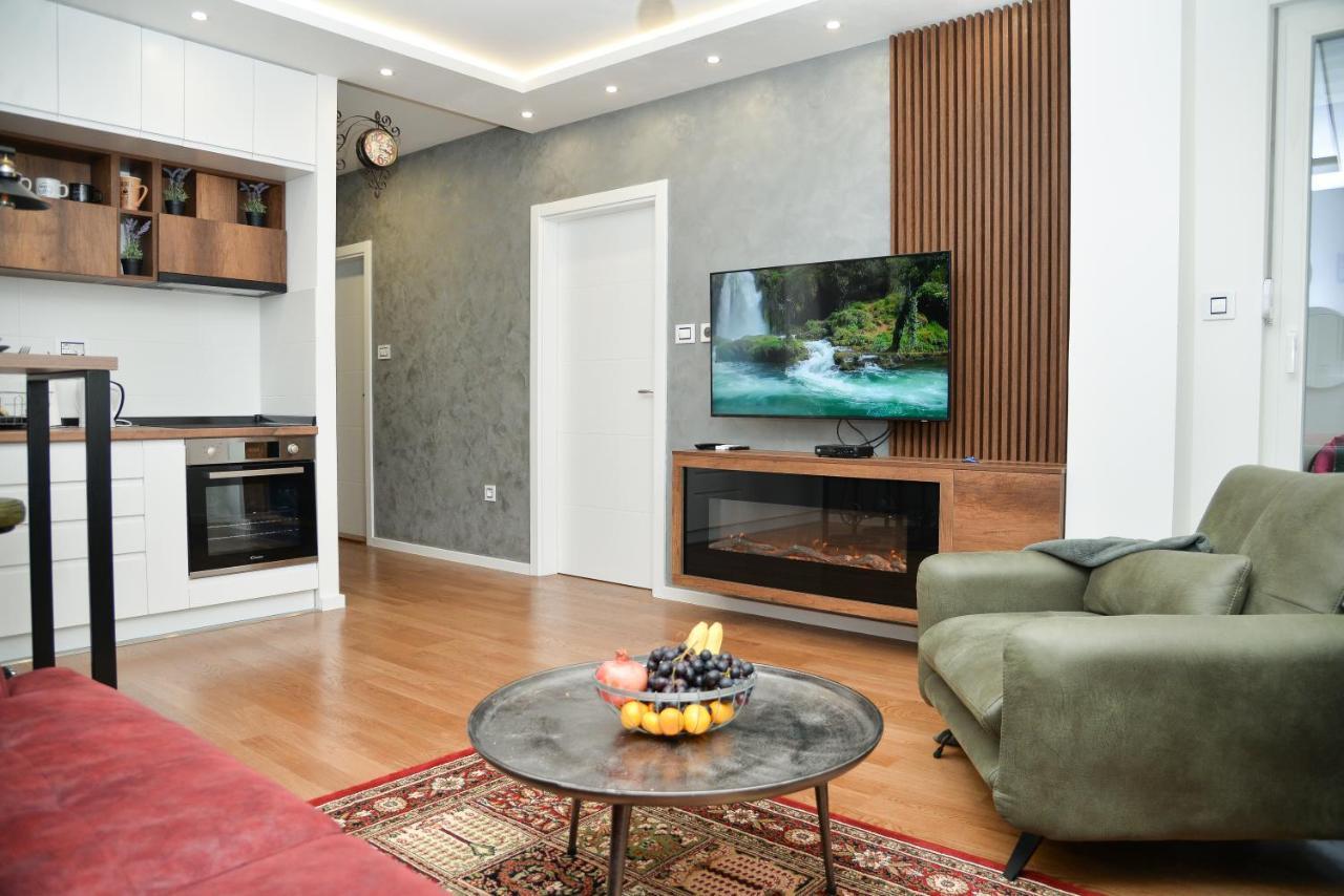 Mirror Apartment With Private Parking Novi Sad Exterior foto